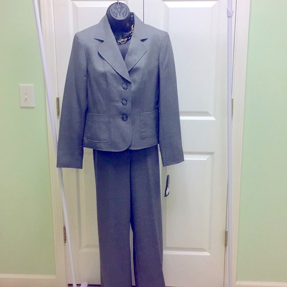 NWT - Ladies Nine West pantsuit